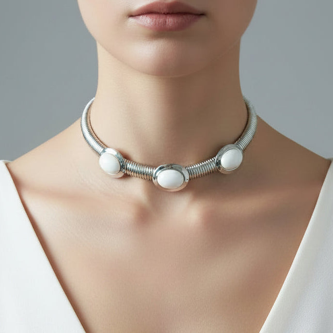Set choker e orecchini White