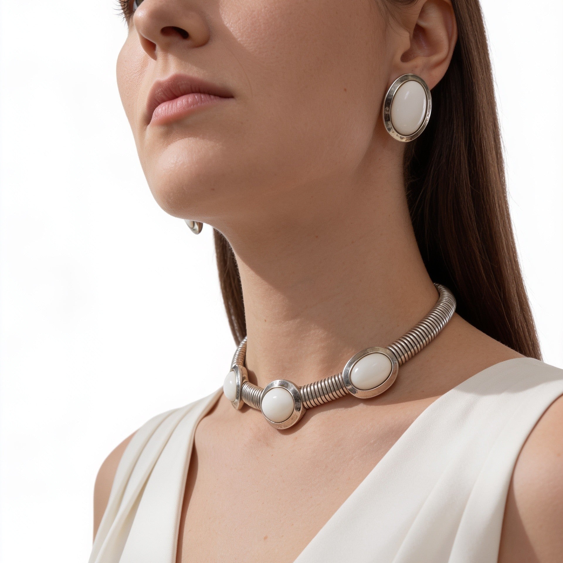 Set choker e orecchini White