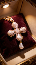 Croce con perle scaramazze e Swarovski