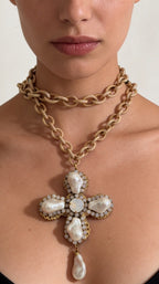 Croce con perle scaramazze e Swarovski