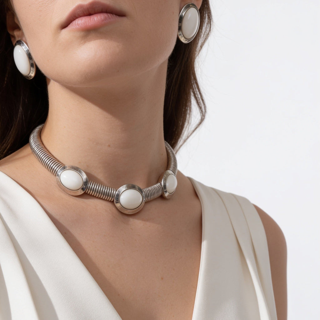Set choker e orecchini White