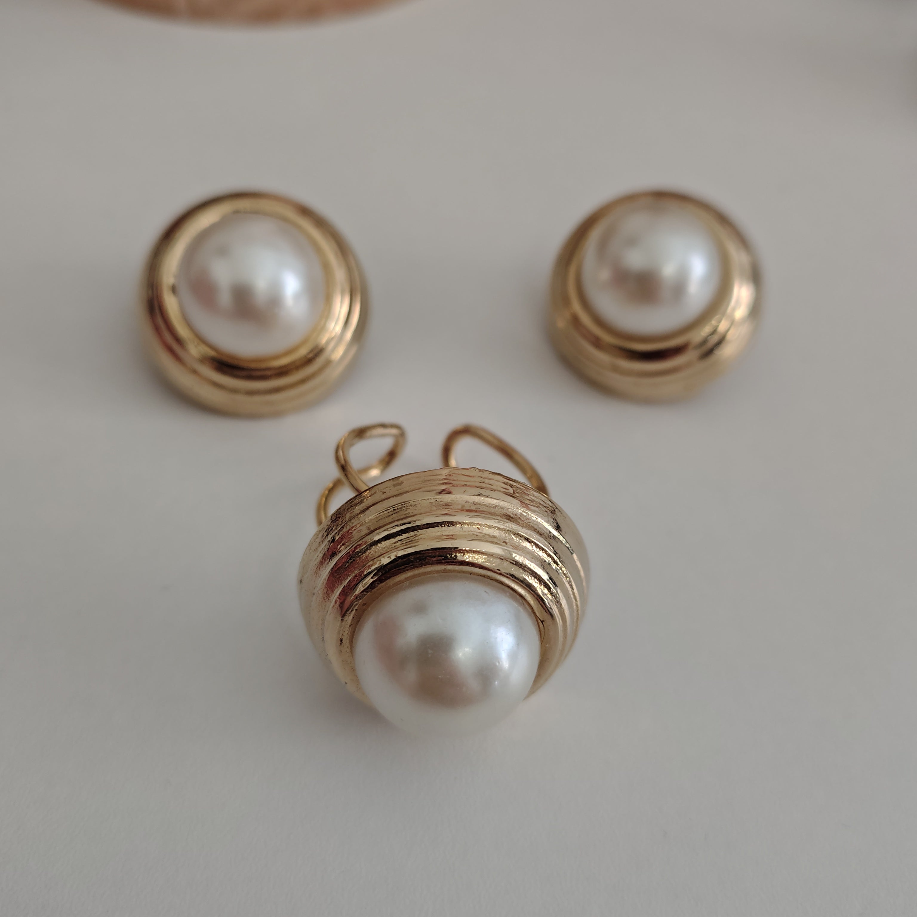 Parure orecchini e anello perla mignon
